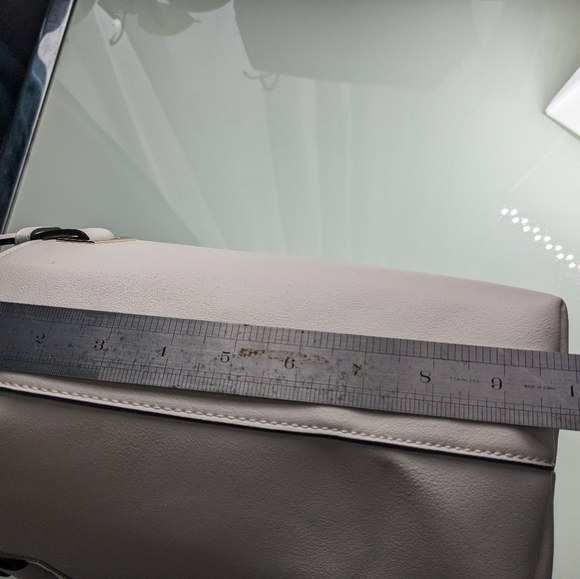 NWOT Large, white tote bag by Penningtons - Picture 10 of 16